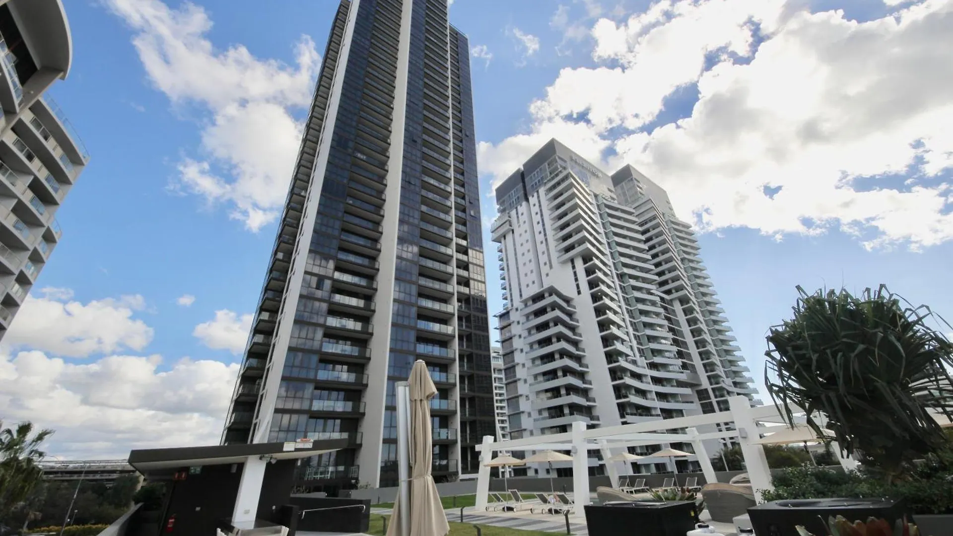 Avani 1904 Beach Views Gold Coast Appartamento